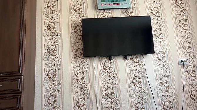 Блядушка изменяет мужу-нытику с прорабом на новой семейной хате