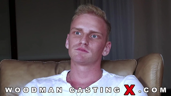 На кастинг со своим багажом: Mencia Francis прихватила парня на съемки порно