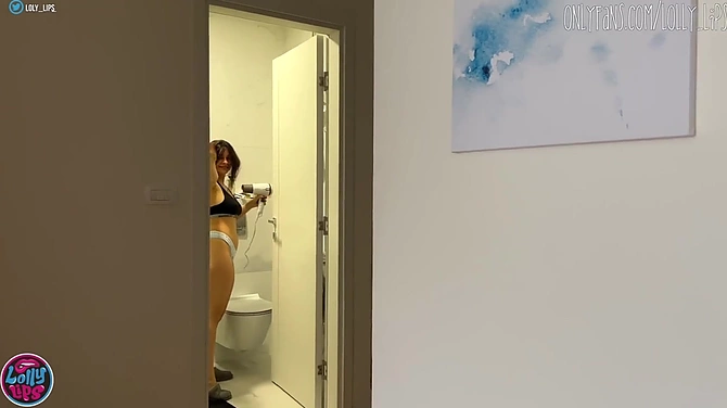 Сексапильная зрелка дает озабоченному пасынку очередной урок секса