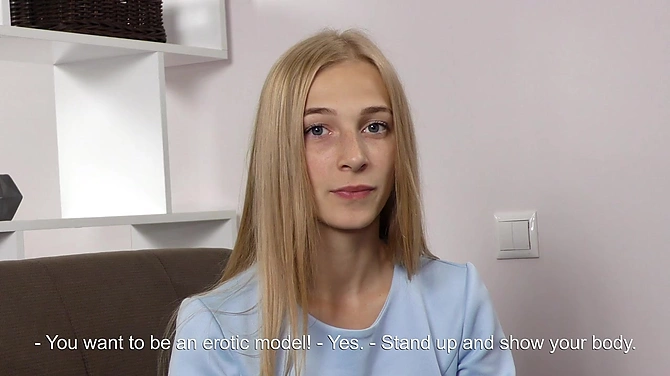 Русская молодуха Elizabeth Evans на мини-кастинге: немного подрочила и поболтала