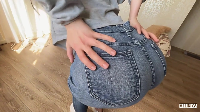 Девушка хотела лишь похвастаться новыми джинсами, но вместо этого была трахнута