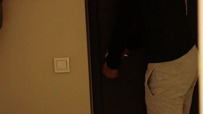 Супруг захотел понаблюдать, как жену дерет другой мужик, а она и не против