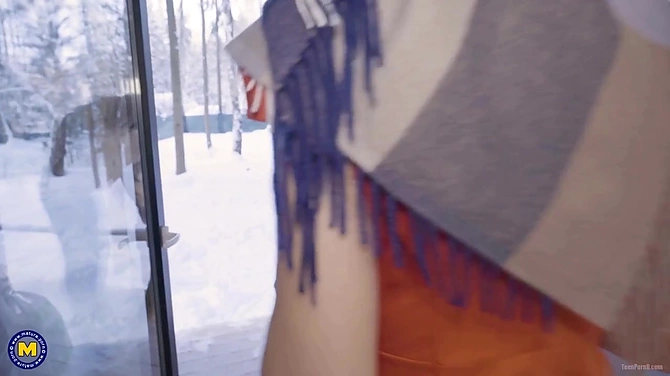 Парнишка не против дополнительного заработка от матерой мамзели.