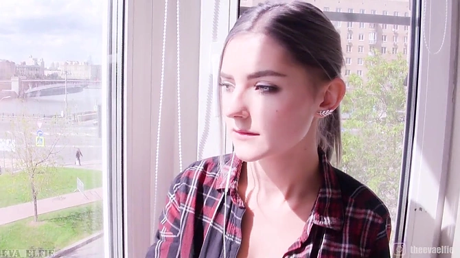 Моя пизда возбужденна и гладко выбрита, можешь ее полностью обкончать