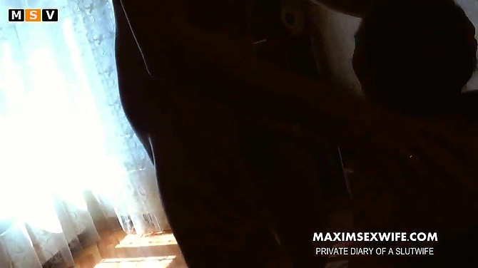 На свингер-тусе зрелая жена вошла во вкус и дала сразу двум ебырям