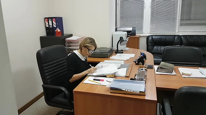 Ради повышения жена-секретарша готова даже изменить мужу-оленю