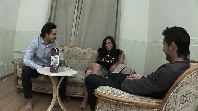 Двое  силком трахнули беззащитную набуханную телочку.