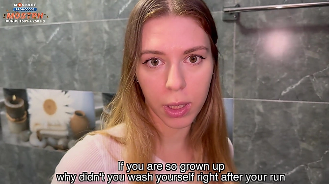 Запах хуя свел мамашу с ума – и вот она уже сосет сыну в душе!