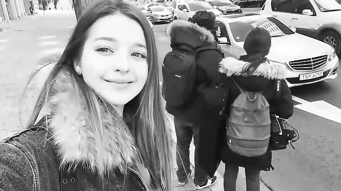 Скрытая камера запечатлела настоящую еблю молодой блонди со своим тюбиком